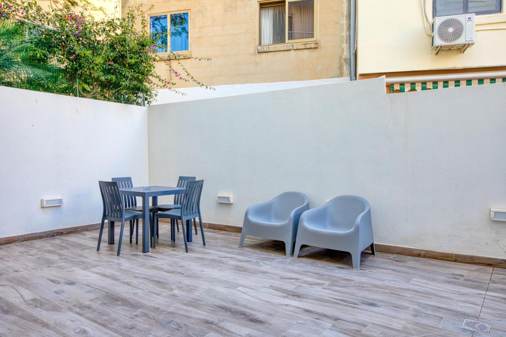Unique Two Bedroom Apt With Huge Outdoor Area And Close To Entertainment Is-Swieqi Esterno foto