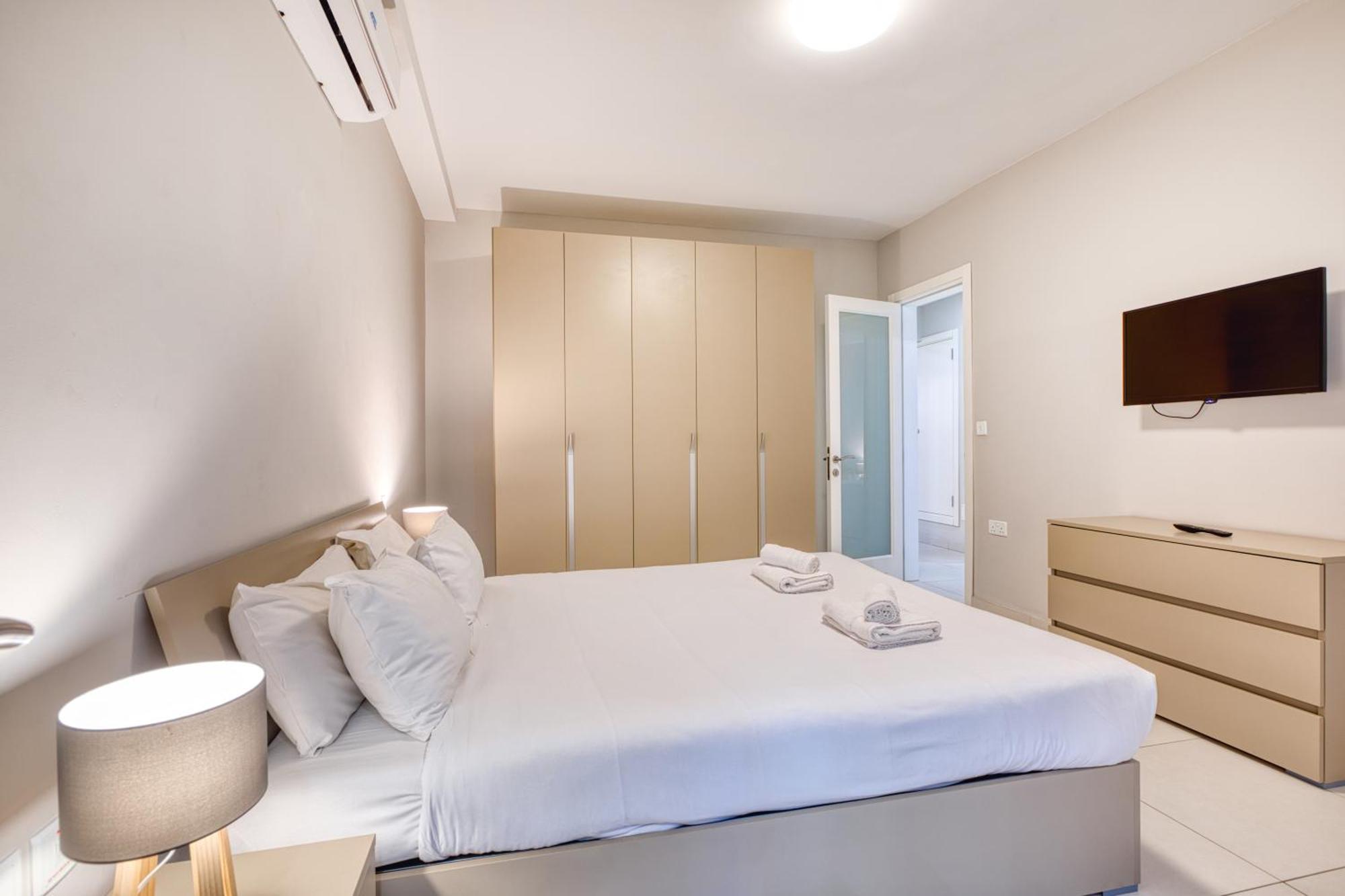 Unique Two Bedroom Apt With Huge Outdoor Area And Close To Entertainment Is-Swieqi Esterno foto