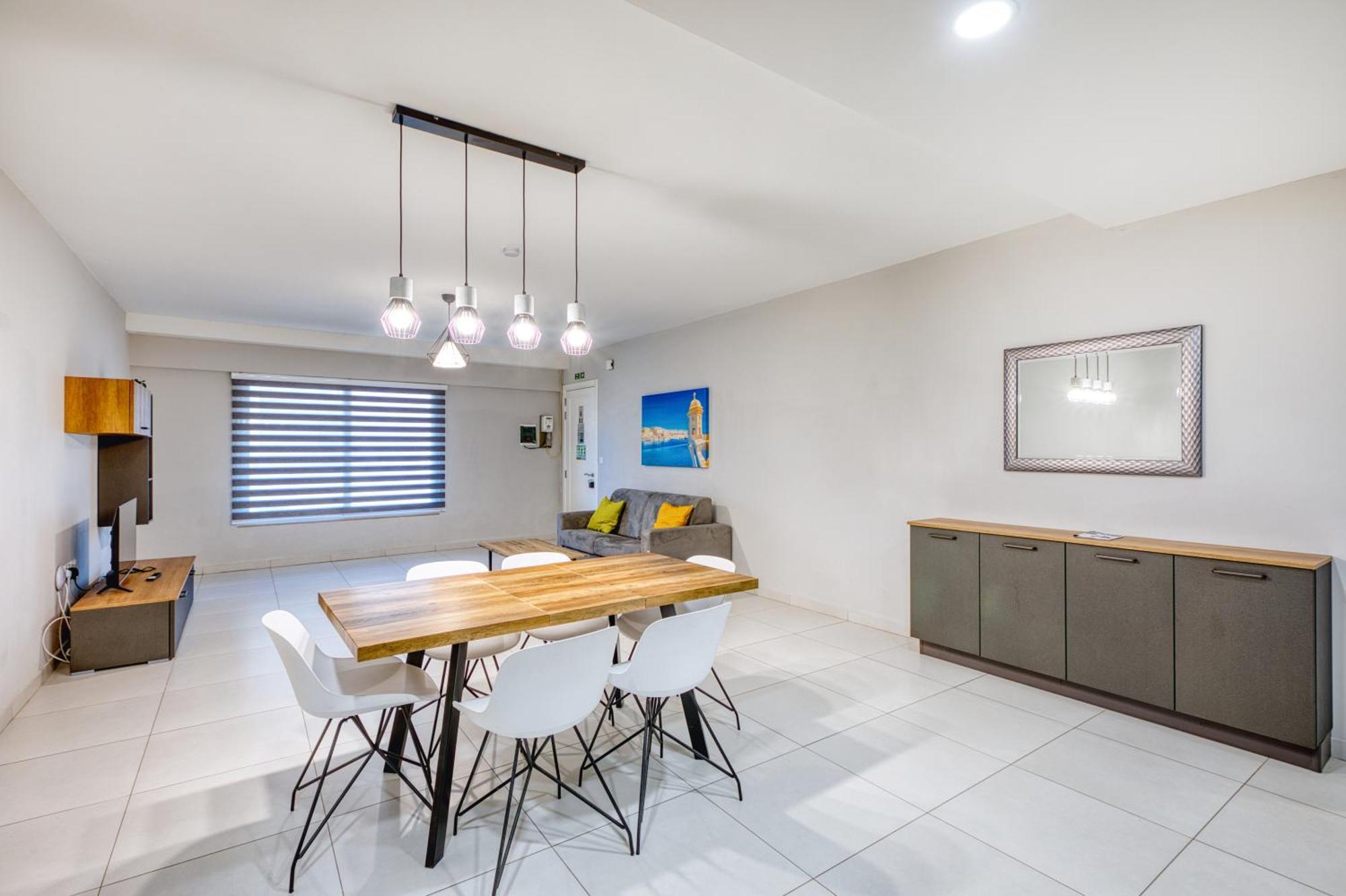 Unique Two Bedroom Apt With Huge Outdoor Area And Close To Entertainment Is-Swieqi Esterno foto