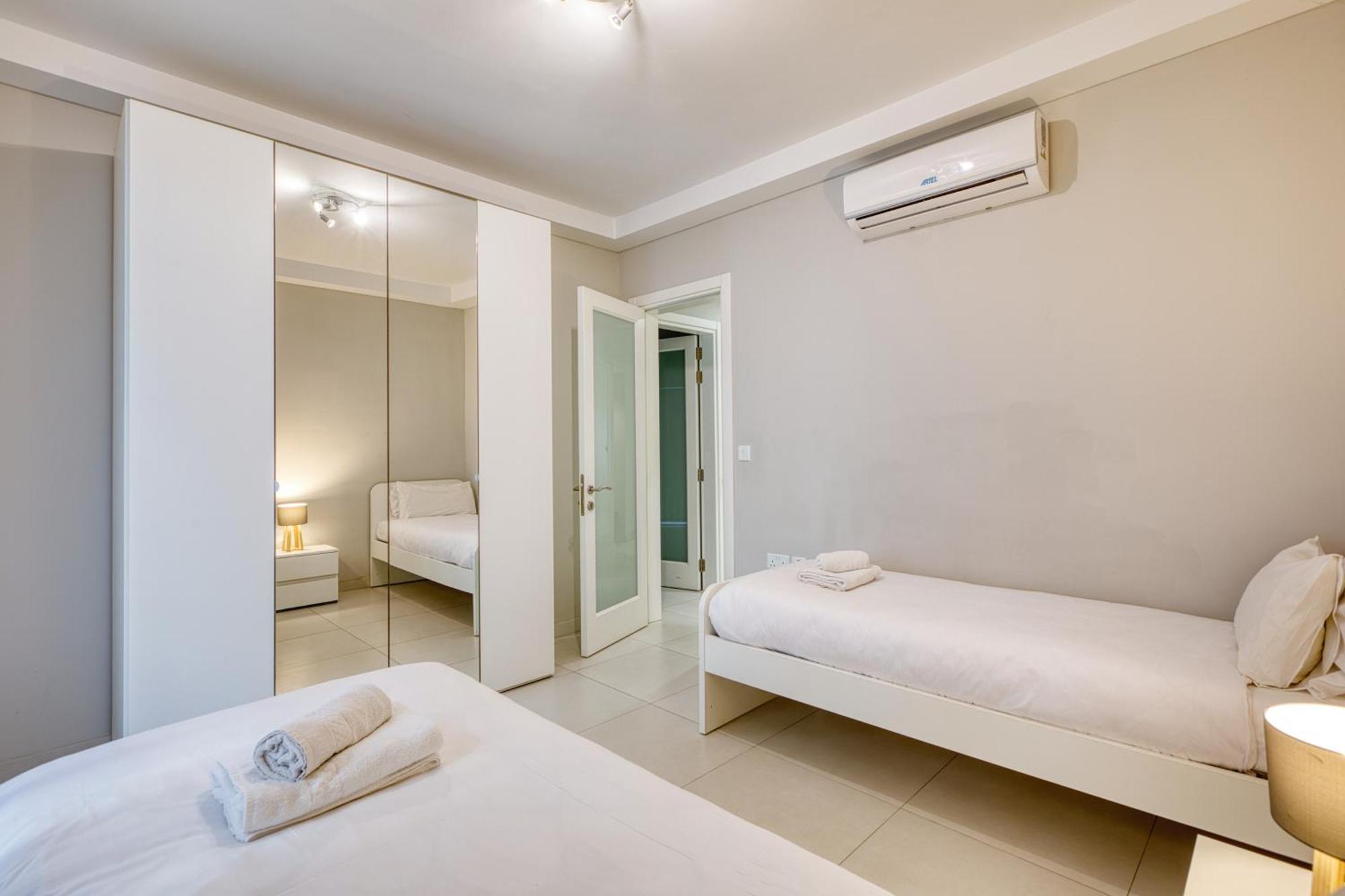 Unique Two Bedroom Apt With Huge Outdoor Area And Close To Entertainment Is-Swieqi Esterno foto