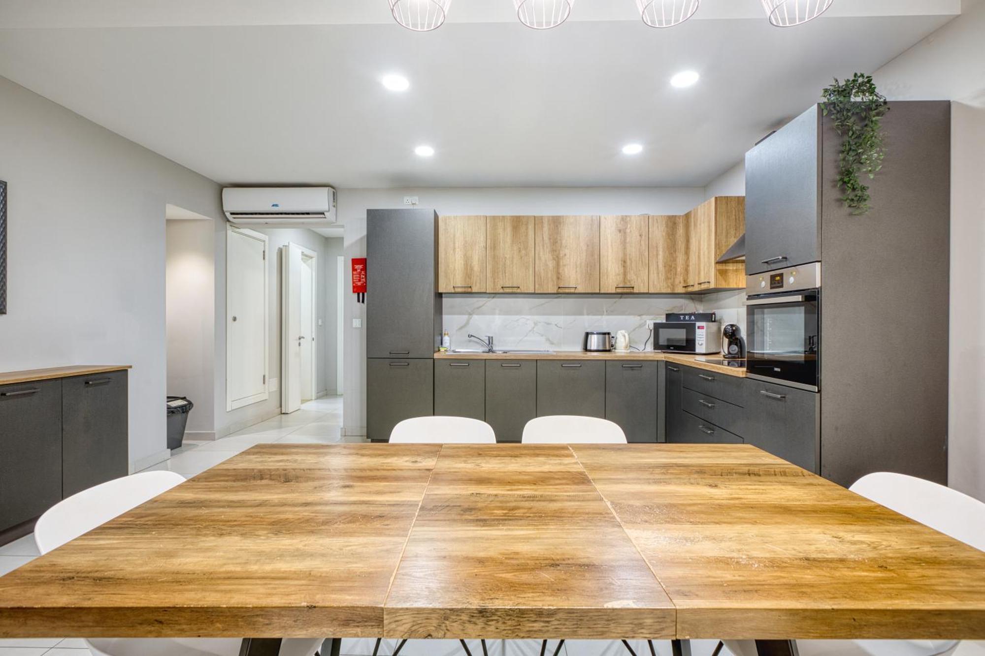 Unique Two Bedroom Apt With Huge Outdoor Area And Close To Entertainment Is-Swieqi Esterno foto