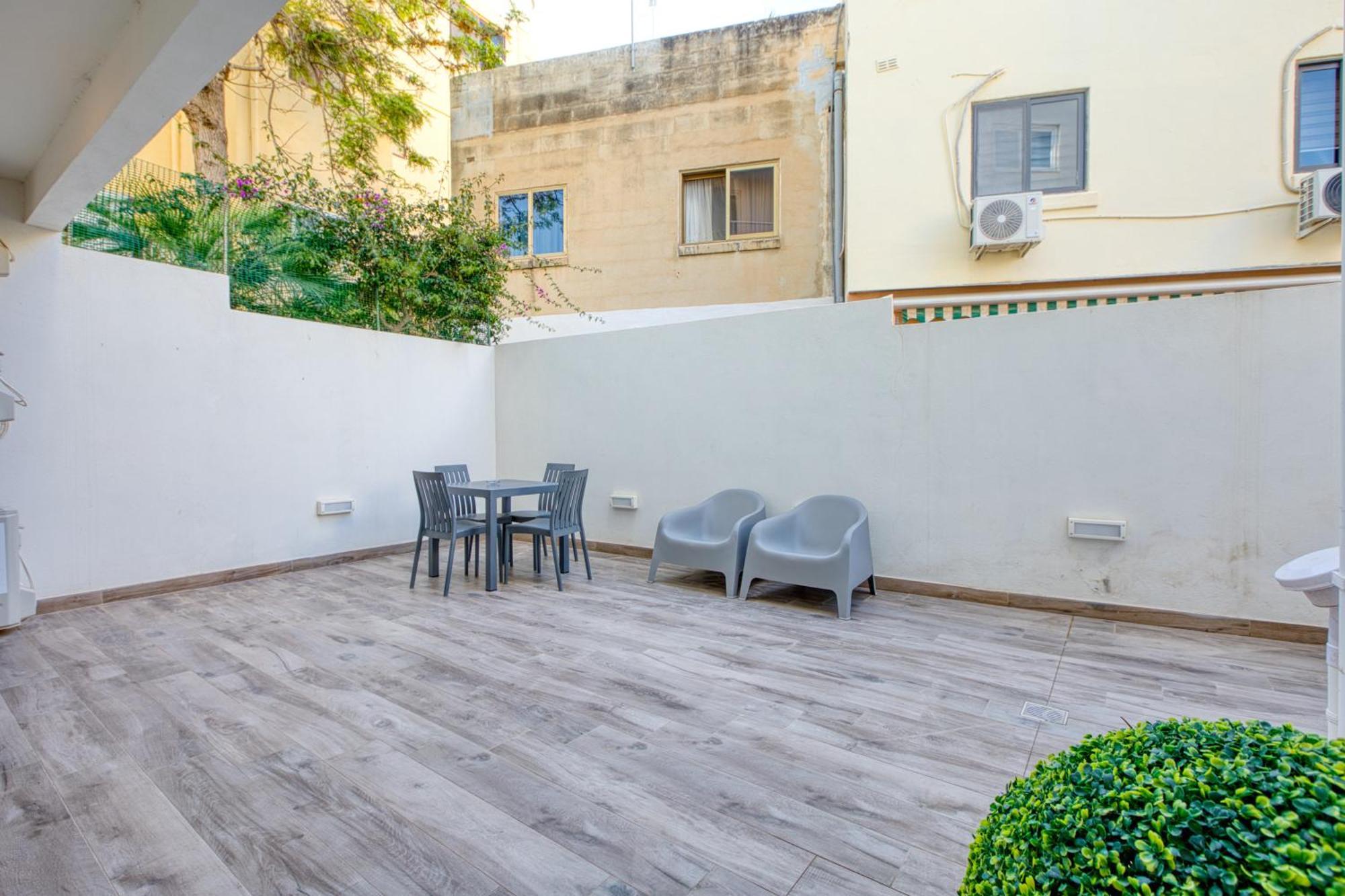 Unique Two Bedroom Apt With Huge Outdoor Area And Close To Entertainment Is-Swieqi Esterno foto